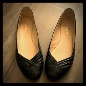 Nine West black flats